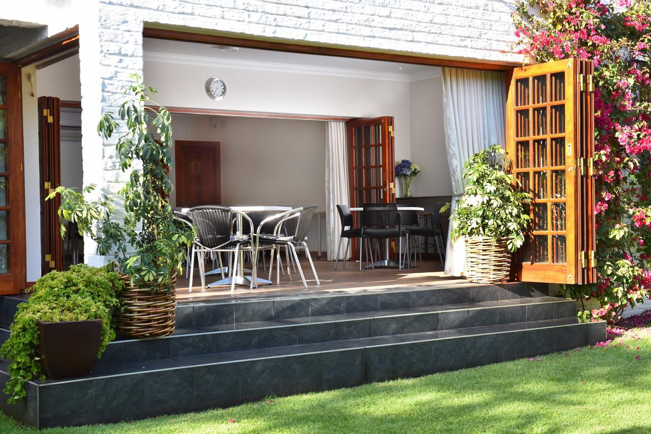 Alojamento de Acomodação e Pequeno-almoço Rivonia Premier 4*